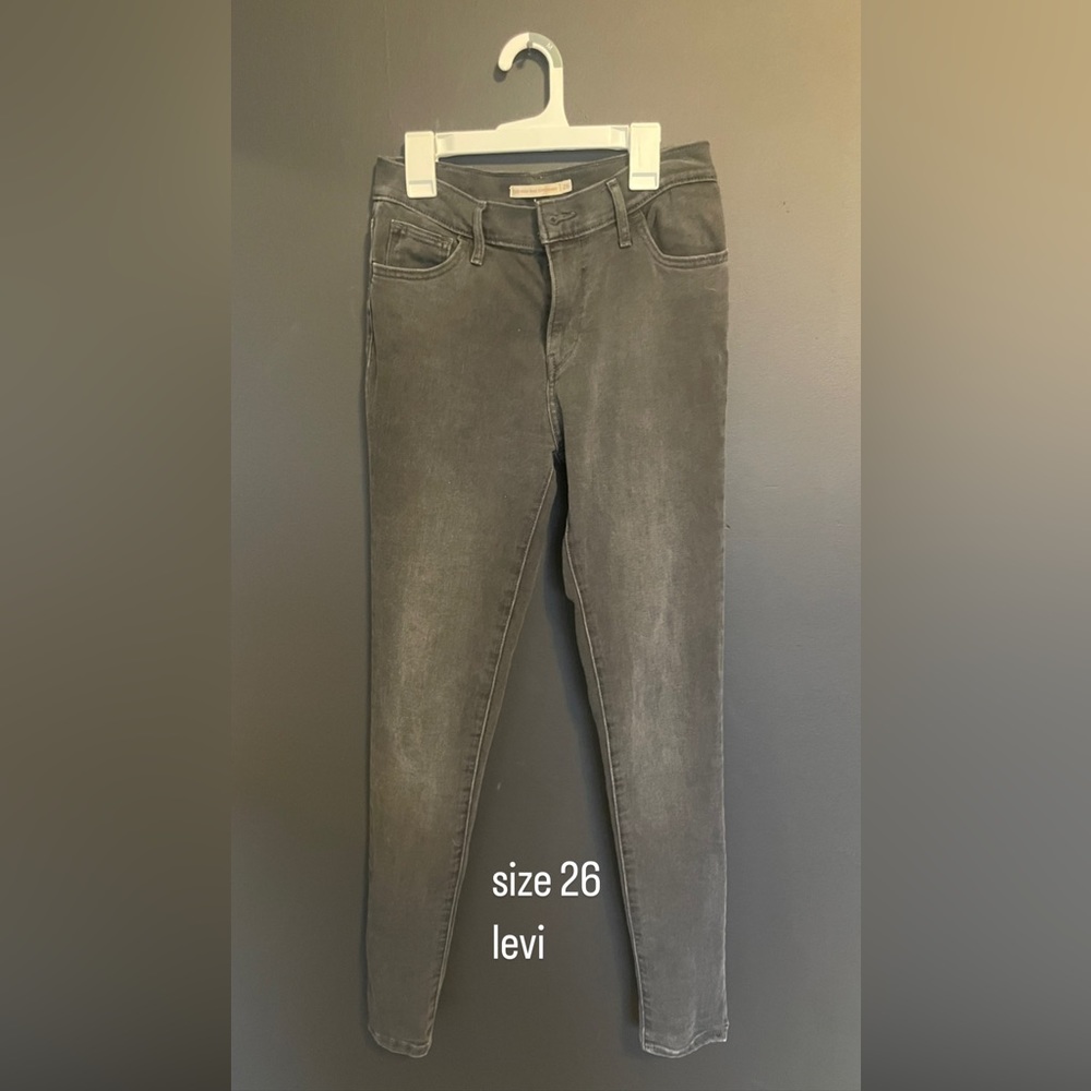 size 26L. Levi brand. high waisted extra skinny. black
